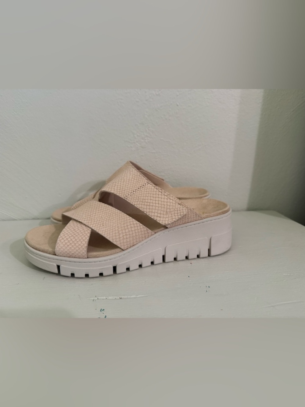 Vionic Uptown Sunset Wedge Sandals Beige 9.5 Comfort Orthotic Slides Spring